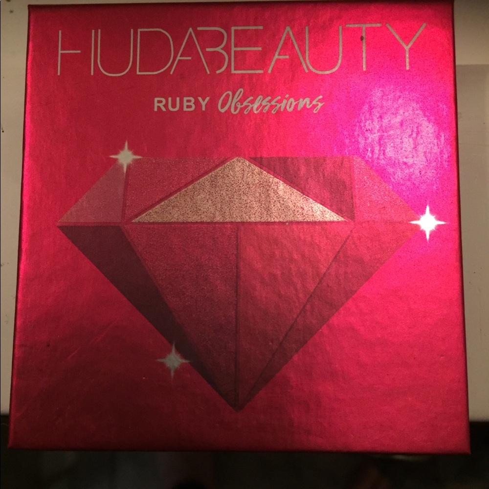 Hud’s beauty ruby palette